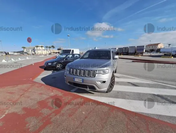 3#9946 Autoveicolo Jeep Grand Cherokee