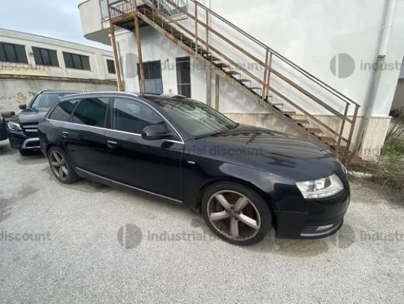 6#9748 Autovettura Audi