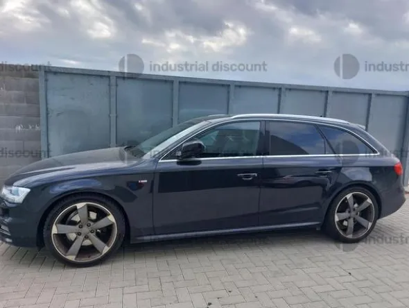 30#9875 Autovettura Audi A4