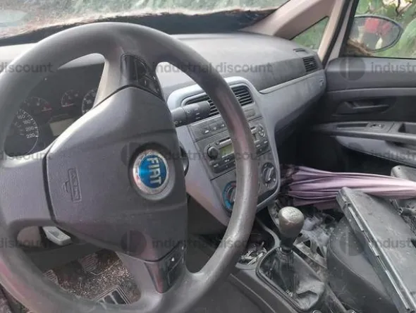 8#8924 Autovettura Fiat Punto