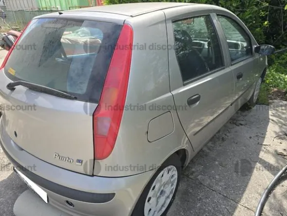 2#9063 Autovettura Fiat Punto