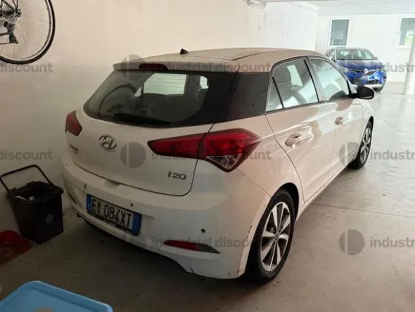 2#9377 Autovettura Hyundai i20