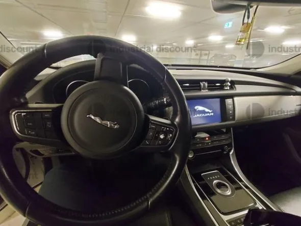 1#8907 Autovettura Jaguar XF