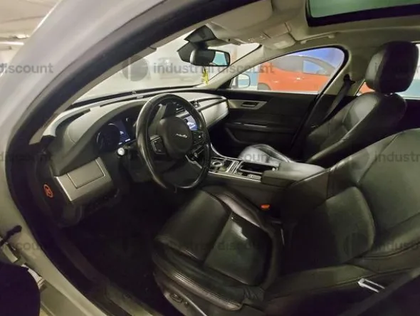 1#8907 Autovettura Jaguar XF