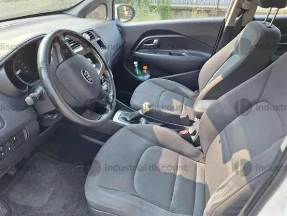 2#9280 Autovettura Kia Rio