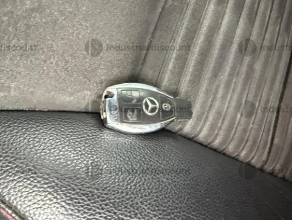 34#9706 Autovettura Mercedes-Benz