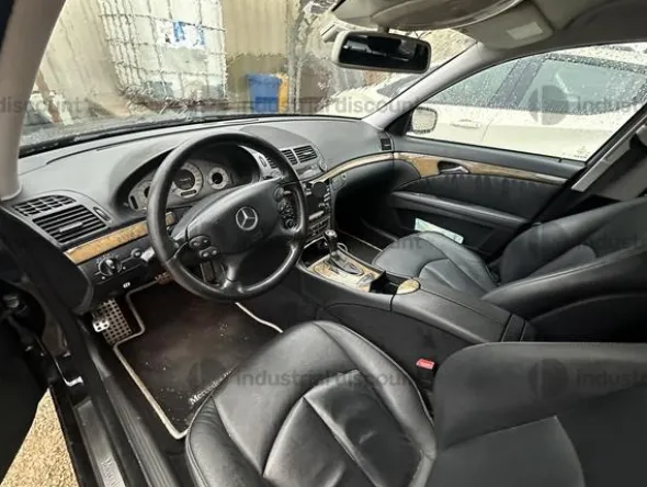 17#9792 Autovettura Mercedes E320
