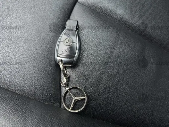 17#9792 Autovettura Mercedes E320