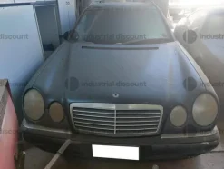 1#9766 Autovettura Mercedes E200