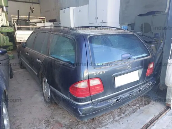 1#9766 Autovettura Mercedes E200