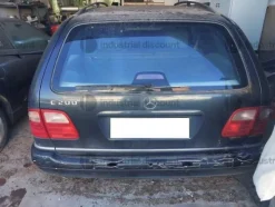 1#9766 Autovettura Mercedes E200