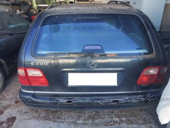 1#9766 Autovettura Mercedes E200