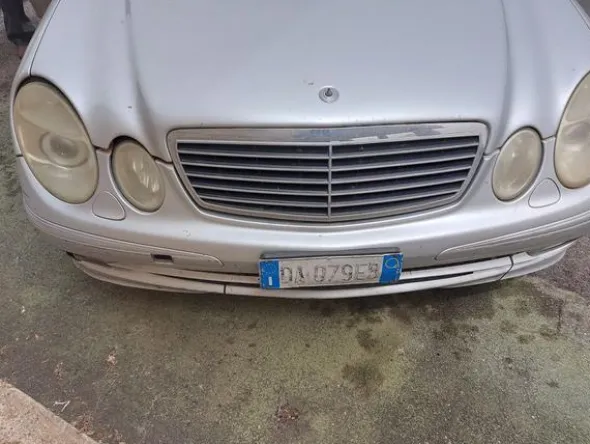 4#8644 Autovettura Mercedes E320