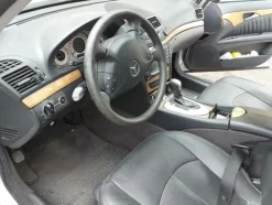 4#8644 Autovettura Mercedes E320