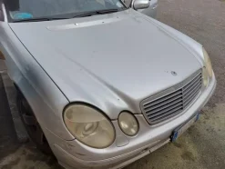 4#8644 Autovettura Mercedes E320