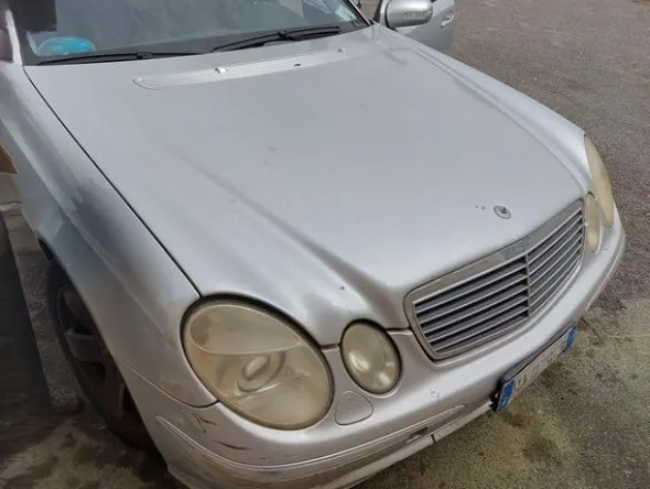 4#8644 Autovettura Mercedes E320