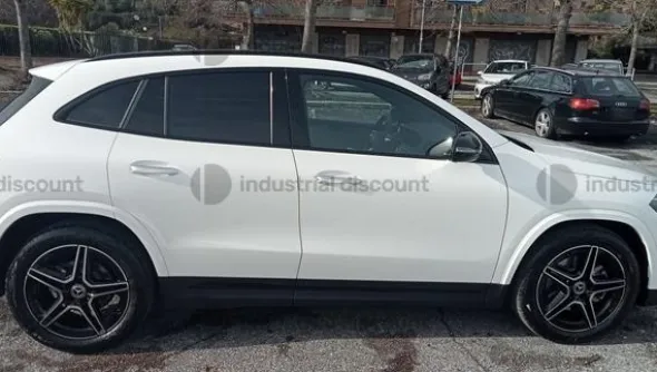 2#9847 Autovettura Mercedes GLA 200