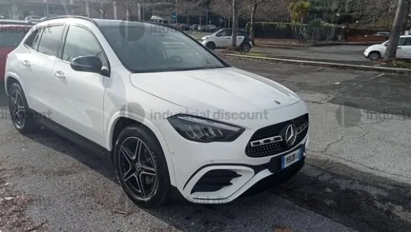 2#9847 Autovettura Mercedes GLA 200