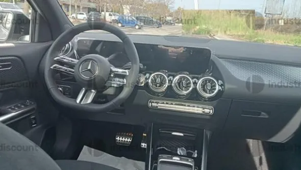 2#9847 Autovettura Mercedes GLA 200