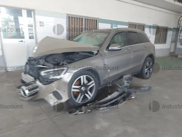 18#9213 Autovettura Mercedes GLC incidentata