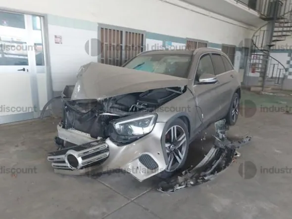 18#9213 Autovettura Mercedes GLC incidentata