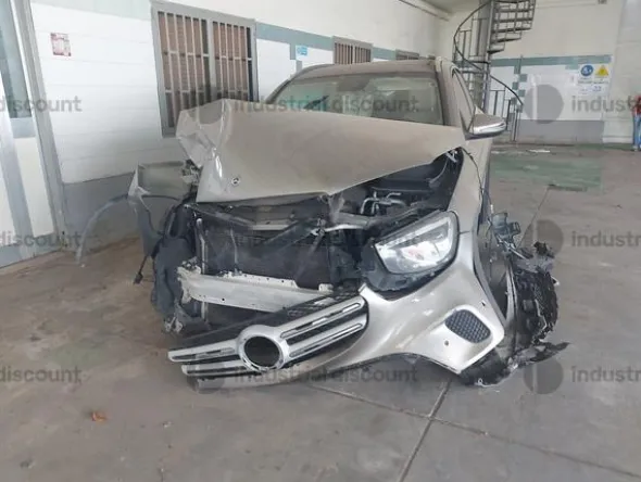 18#9213 Autovettura Mercedes GLC incidentata