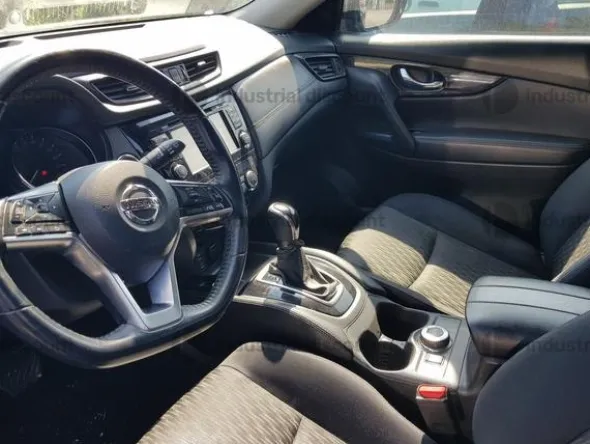 2#10040 Autovettura Nissan x-trail