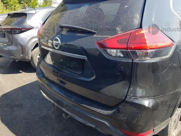 2#10040 Autovettura Nissan x-trail