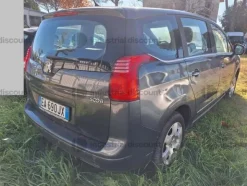 11#8738 Autovettura Peugeot 5008