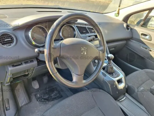 11#8738 Autovettura Peugeot 5008