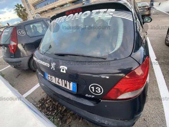 9#9773 Autovettura Peugeot
