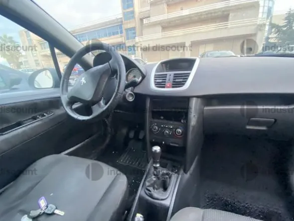 9#9773 Autovettura Peugeot