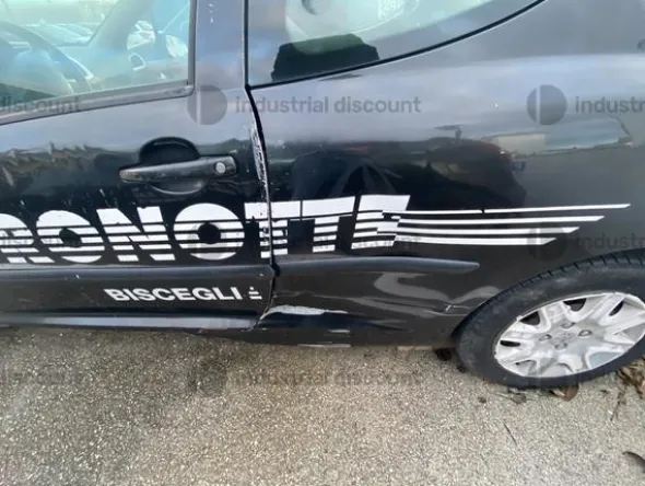 9#9773 Autovettura Peugeot