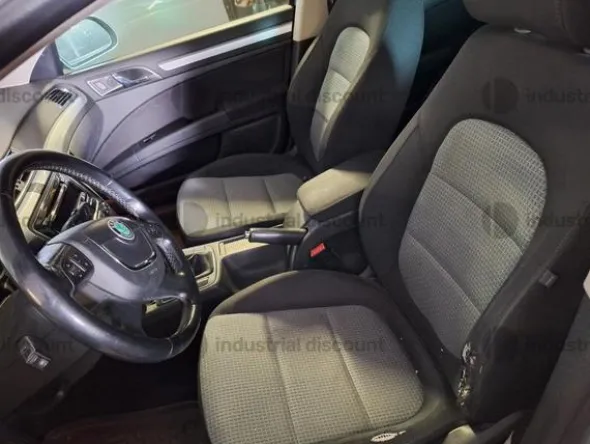 9#9178 Autovettura Skoda Superb 3T
