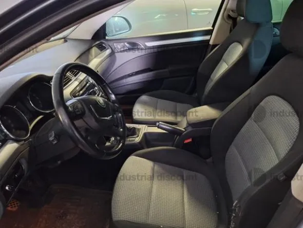9#9178 Autovettura Skoda Superb 3T