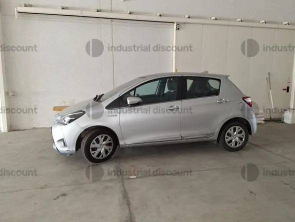 10#9480 Autovettura Toyota Yaris hybrid