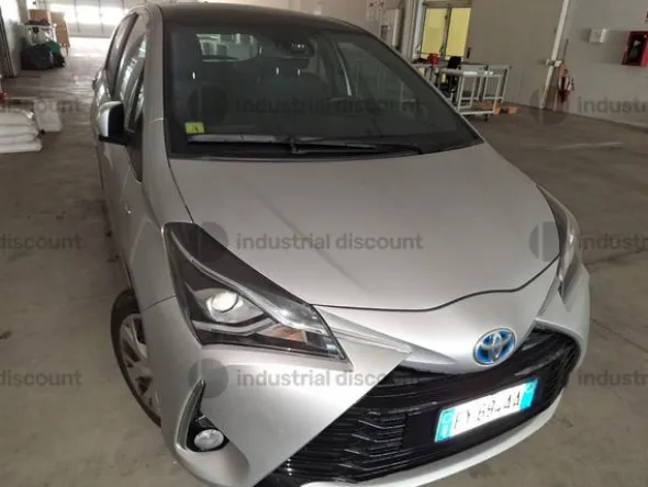 10#9480 Autovettura Toyota Yaris hybrid