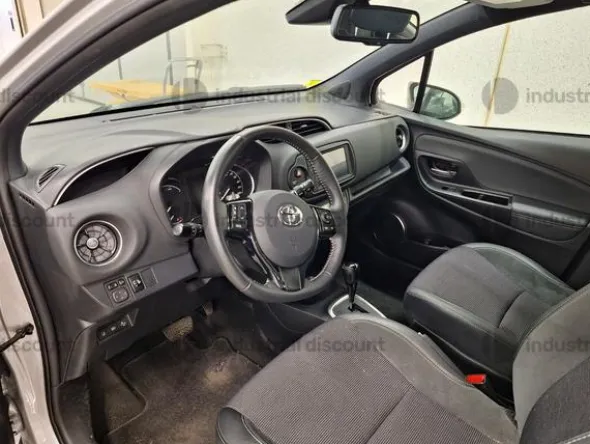 10#9480 Autovettura Toyota Yaris hybrid