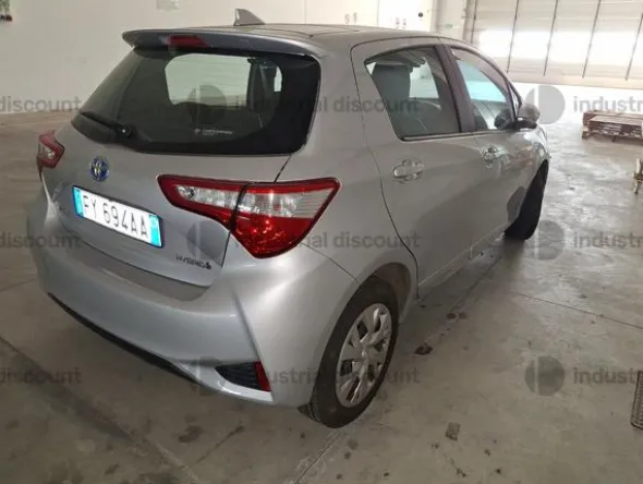 10#9480 Autovettura Toyota Yaris hybrid