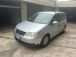 AUTOVETTURA VOLKSWAGEN TOURAN TARGA DD457EM