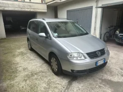 AUTOVETTURA VOLKSWAGEN TOURAN TARGA DD457EM