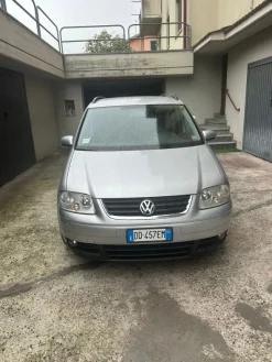 AUTOVETTURA VOLKSWAGEN TOURAN TARGA DD457EM