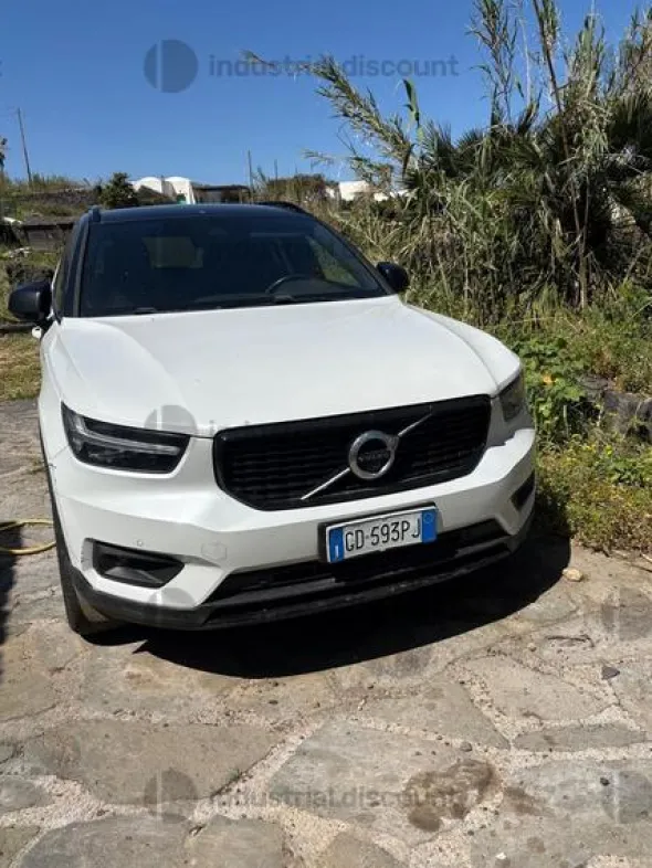 8#10098 Autovettura VOLVO XC40