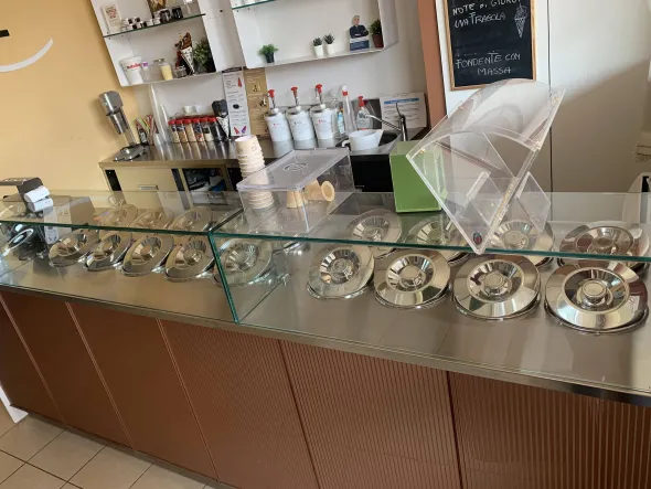 Banco gelati a 18 pozzetti glicole