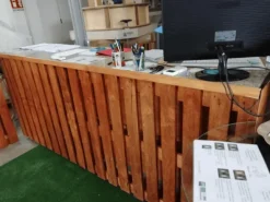 Bancone accettazione su ruote