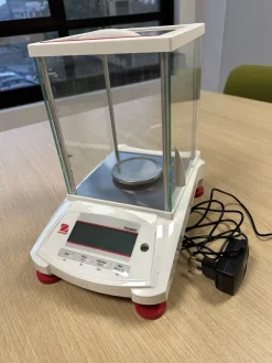 Bilancia analitica Ohaus PX224