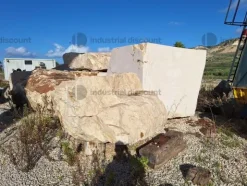9#8799 Blocchi di marmo informi