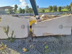 9#8799 Blocchi di marmo informi