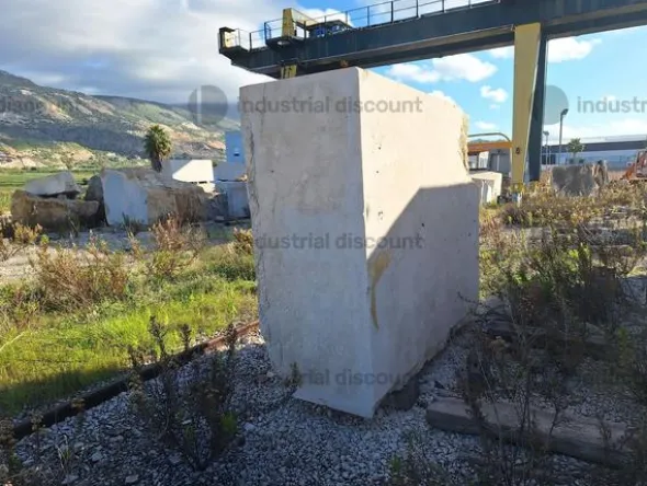 9#8799 Blocchi di marmo informi