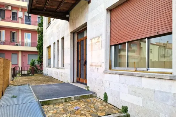 #23660 Blocco uffici pubblici in edifico polifunzionale